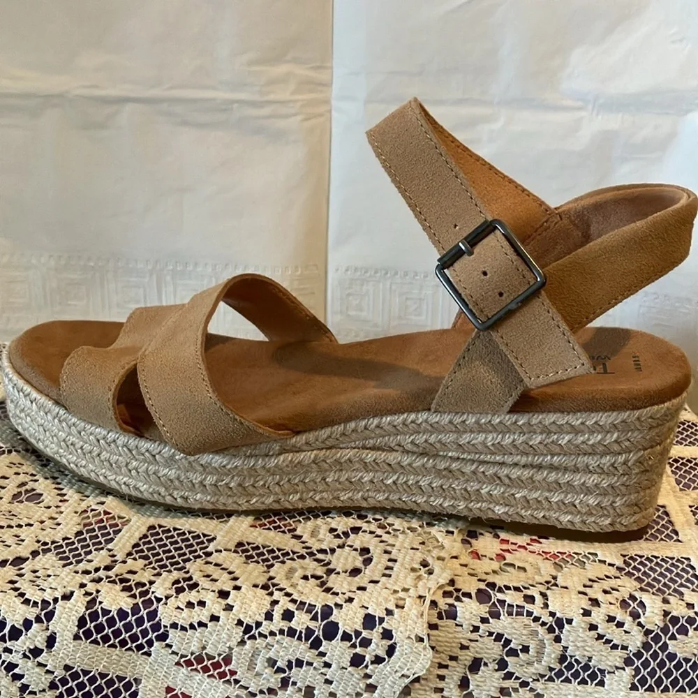 TOMS Women’s Honey Suede Wedge Sandals Sz 9 1/2 Leather Upper Ankle Strap GUC